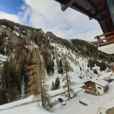 - Studio/mezzanine A 2 Pas Du Telecabine Apartment Zinal